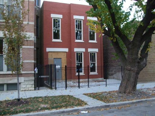 A ‘vanilla box’ in Wicker Park, priced below $500K