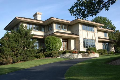 A Prairie-style home on a Burr Ridge pond